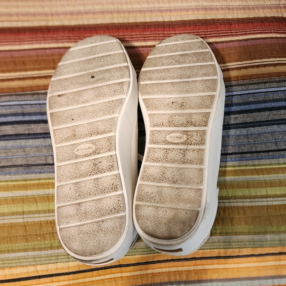 White Low-Top Sneakers - Picture 7 of 11